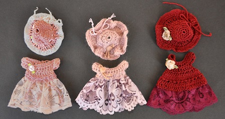 Kleidchen und Dekoratives für Teddys und Puppen